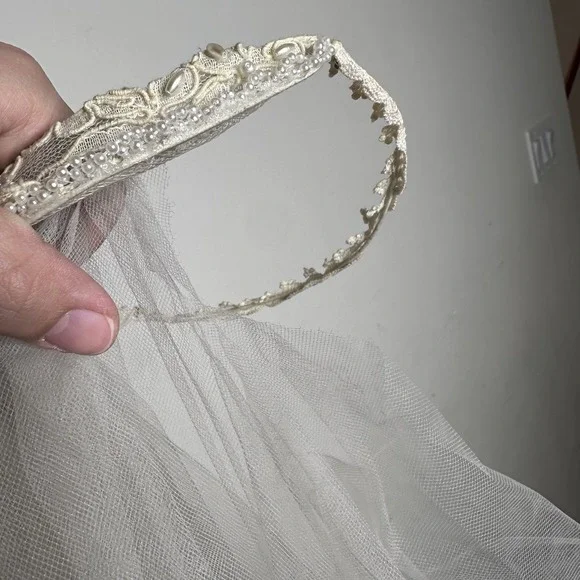Vintage Handmade Bridal Veil Adorned With Lace And Pearls approx 40 in - Picture 7 of 8